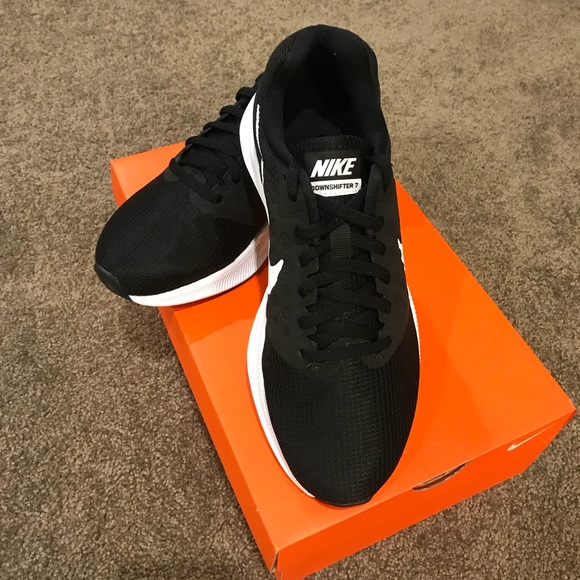 Nike sneakers - new - Picture 1 of 4
